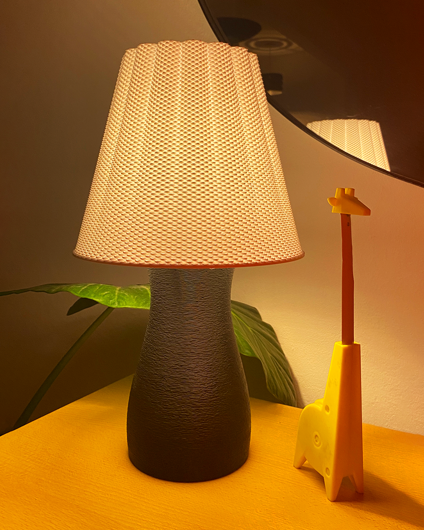 Carmen Table Lamp por Lunfardo